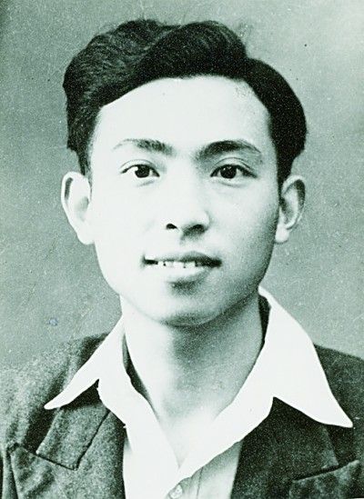 史料交错而成的穆旦形象及周边——读易彬《幻想底尽头：穆旦传》